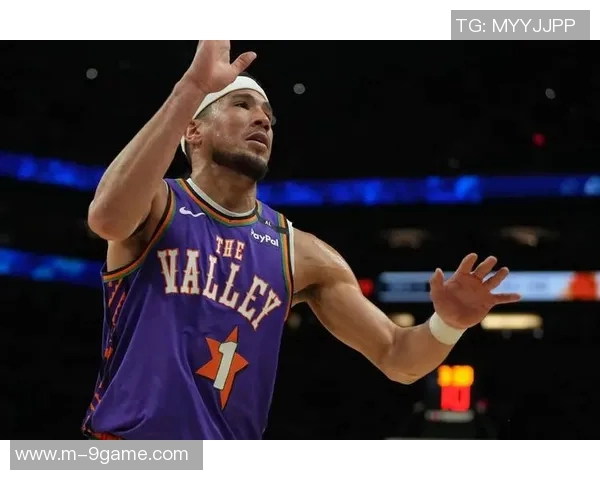 布克表现平平仅得18分正负值惨淡球队求胜欲望显不足