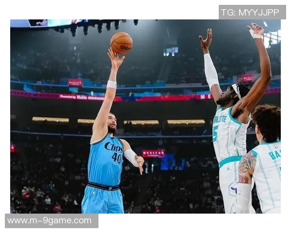 快船主场对阵黄蜂伦纳德脚踝伤势成比赛悬念 快船主场对阵黄蜂伦纳德脚踝伤势成比赛悬念