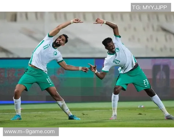 镰田大地与香川真司长友佑都同框训练为2026年世界杯备战 镰田大地与香川真司长友佑都同框训练为2026年世界杯备战