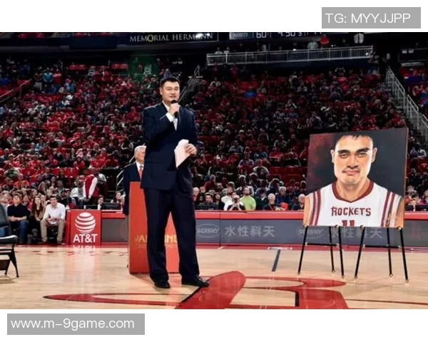 姚明NBA首秀表现平平10分36秒仅得0分2板3犯规令人惋惜